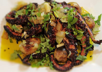 Restaurante Cervejaria Don Pedro na Terrugem em Sintra. Peixe e carnes grelhadas, marisco, polvo à lagareiro, naco na pedra e mais.