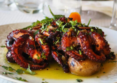 Restaurante Cervejaria Don Pedro na Terrugem em Sintra. Peixe e carnes grelhadas, marisco, polvo à lagareiro, naco na pedra e mais.